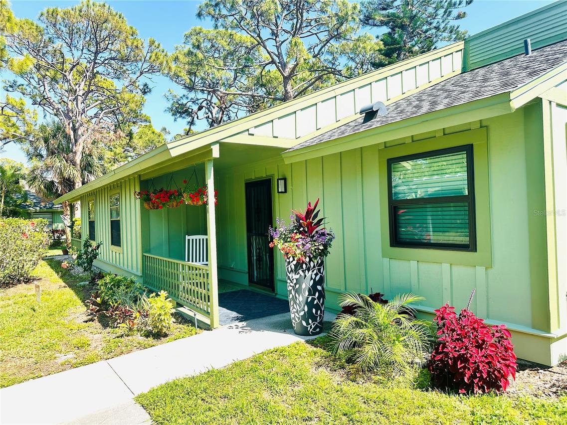 5061 Barrington Cir. #1302, Sarasota, FL 34234