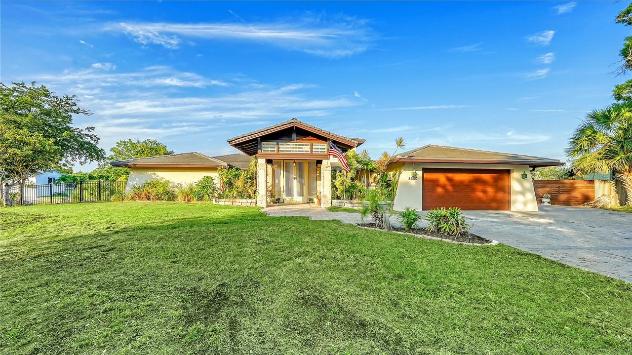 5500 Merrimac Dr., Sarasota, FL 34231