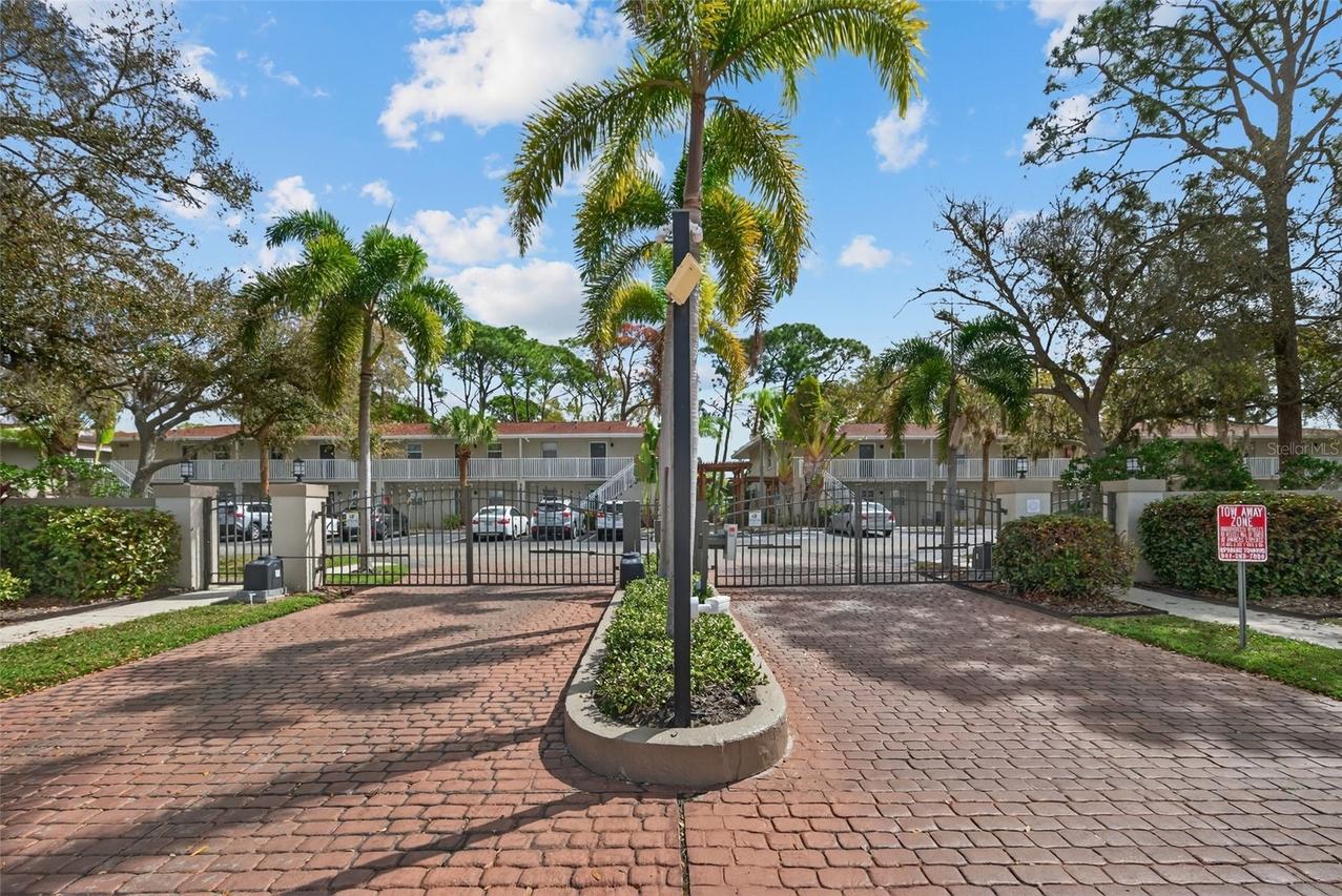 930 La Costa Cir. #2, Sarasota, FL 34237
