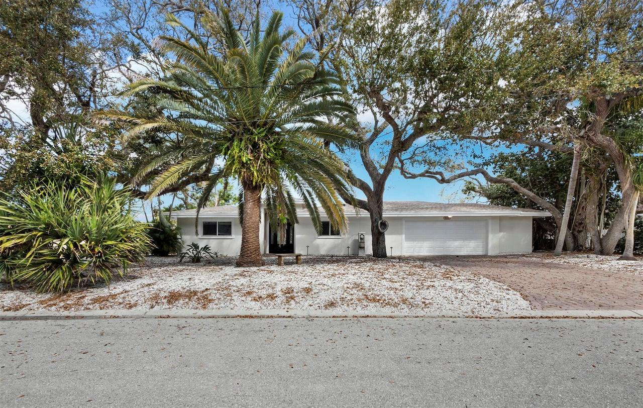 951 Contento St. St., Siesta Key, FL 34242