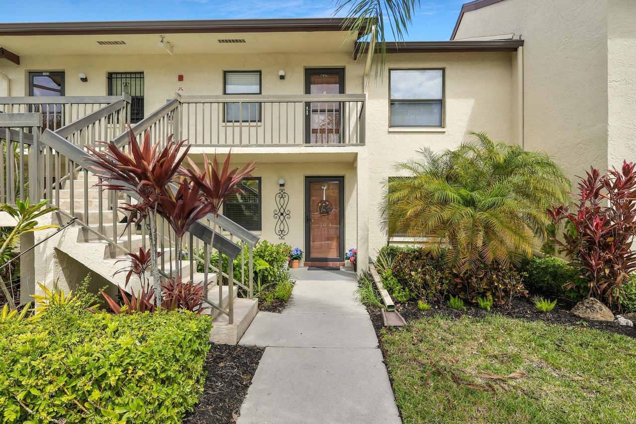 9290 Lake Park Dr. #104, Fort Myers, FL 33919