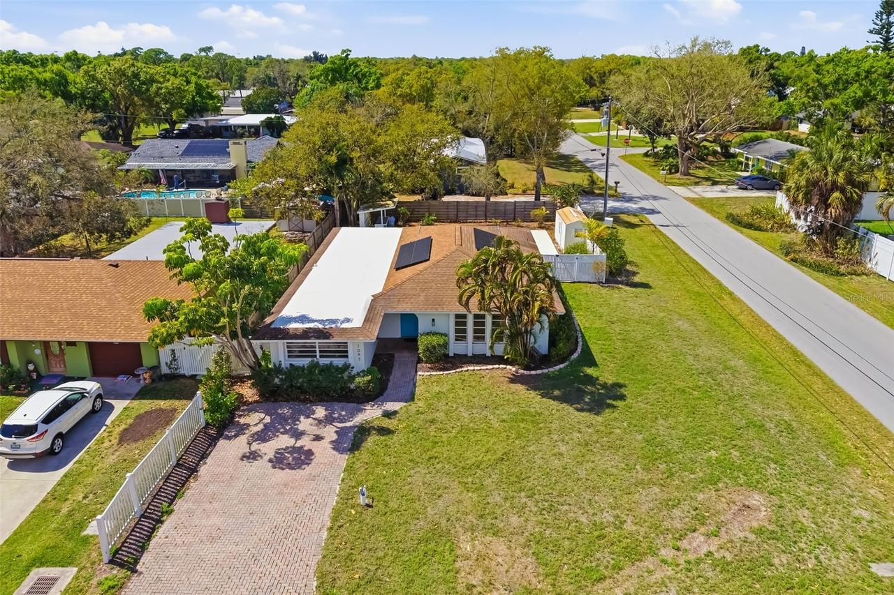 1097 Willis Ave., Sarasota, FL 34232