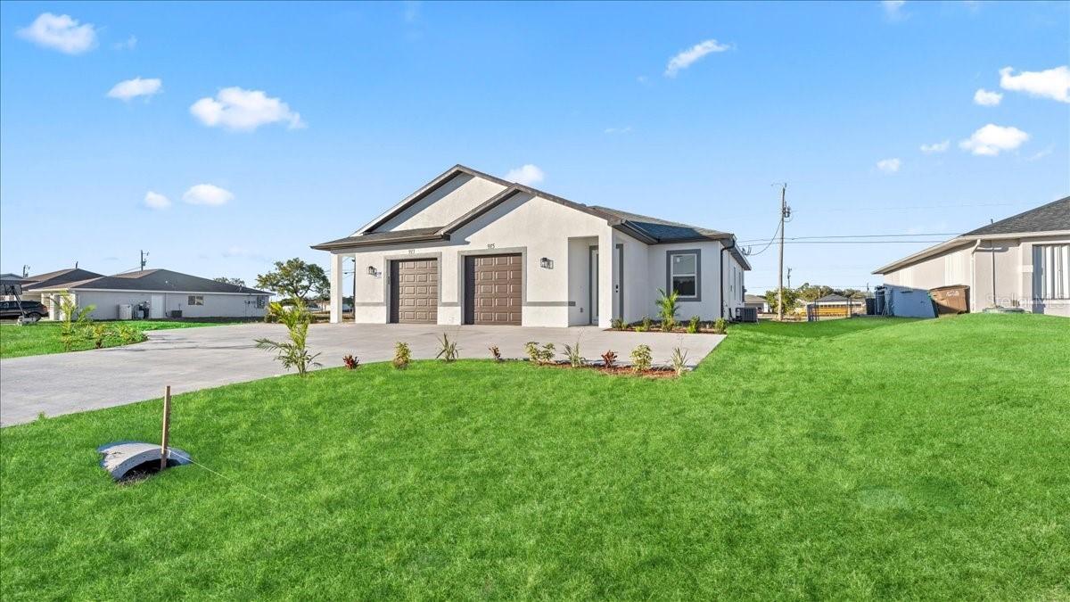 826/828 Diplomat Pkwy., Cape Coral, FL 33909