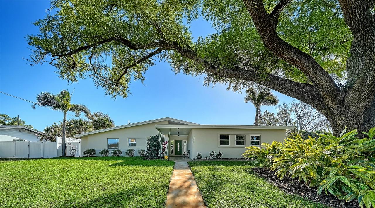 3451 Fair Oaks Pl., Sarasota, FL 34239