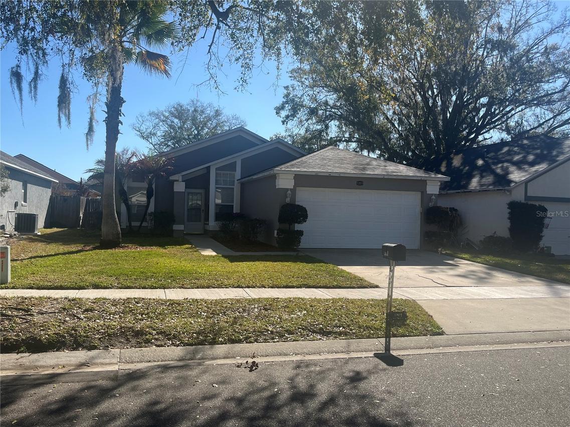 1207 Lake Blue Cir., Apopka, FL 32703