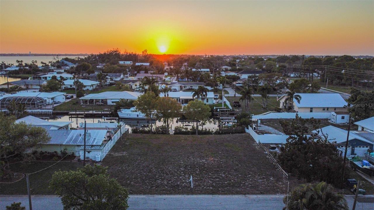 907 22nd Ave., Palmetto, FL 34221