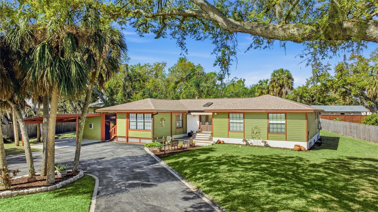 906 Tropical Dr., Bradenton, FL 34208