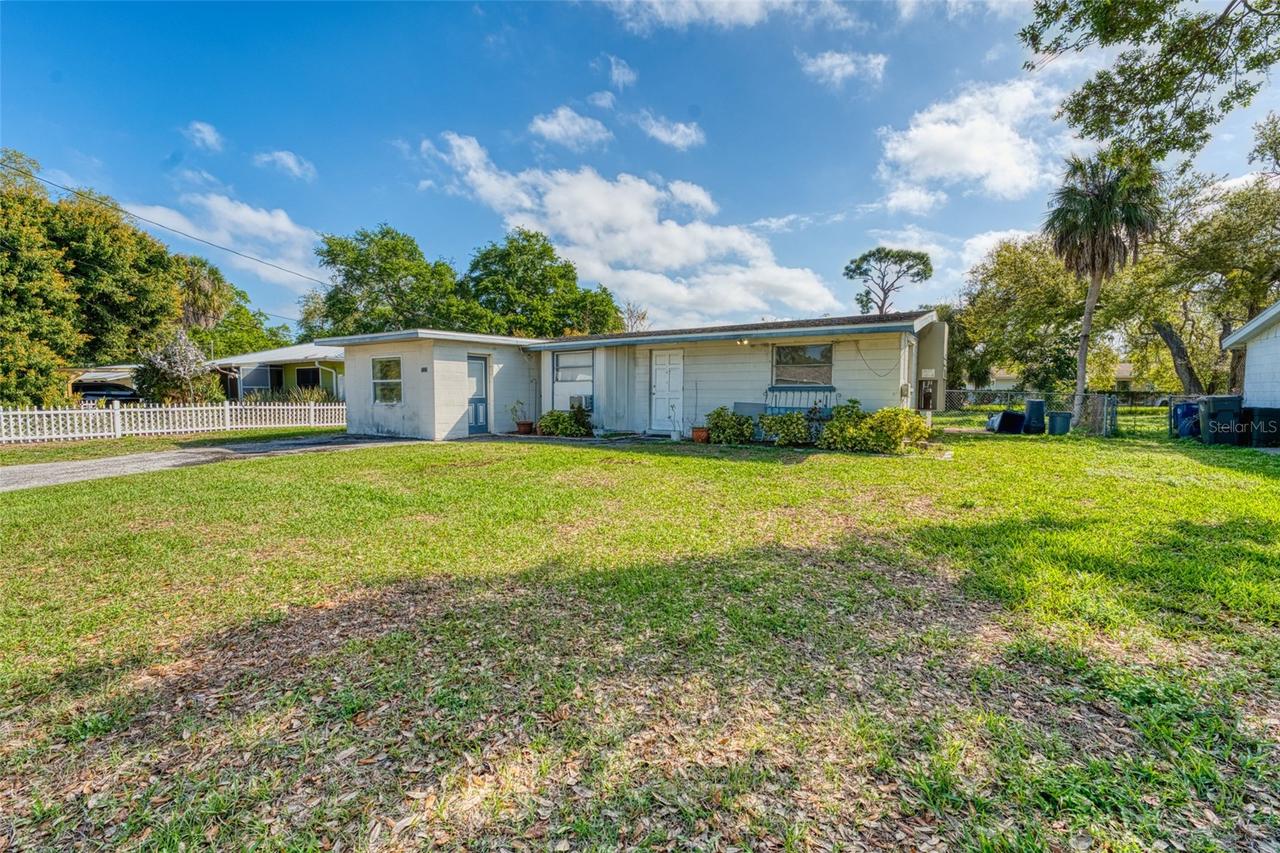 5323 22nd St., Bradenton, FL 34207