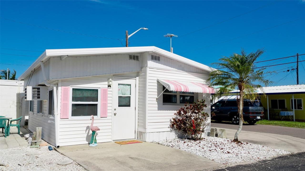 31 1st St., Bradenton, FL 34210