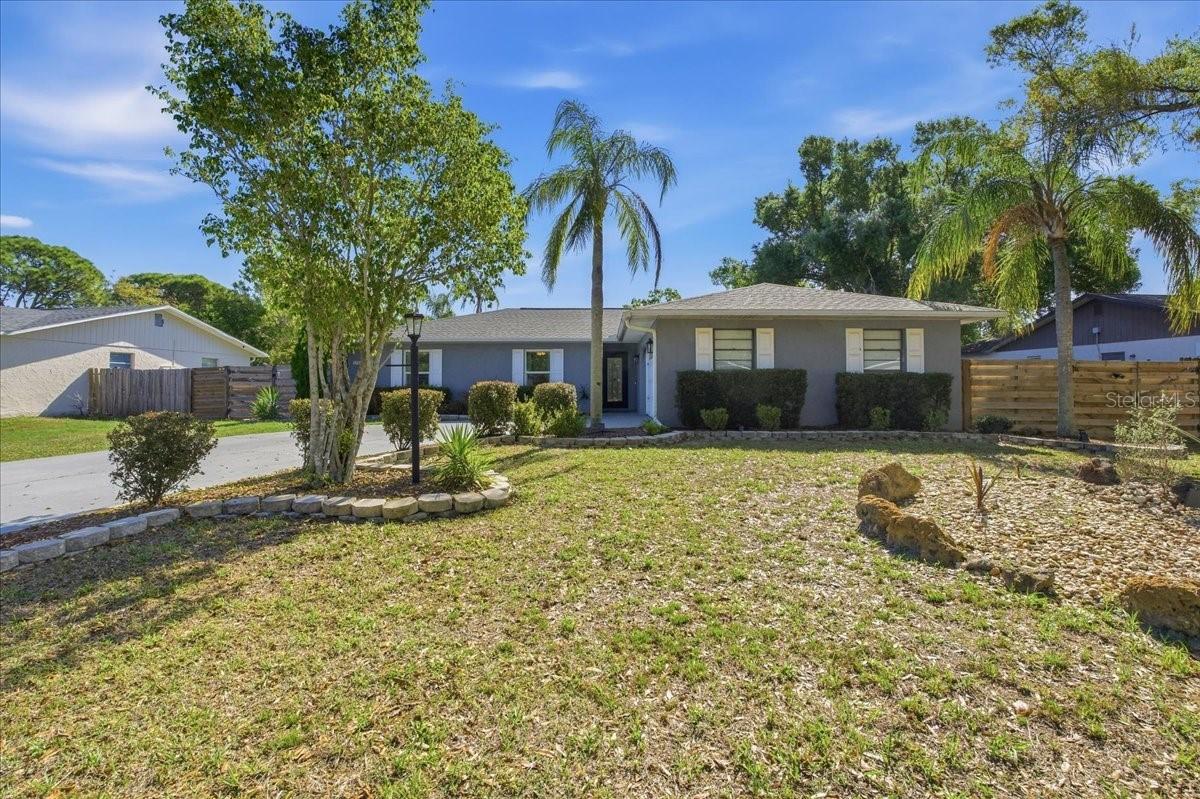 1467 Georgetowne Dr., Sarasota, FL 34232