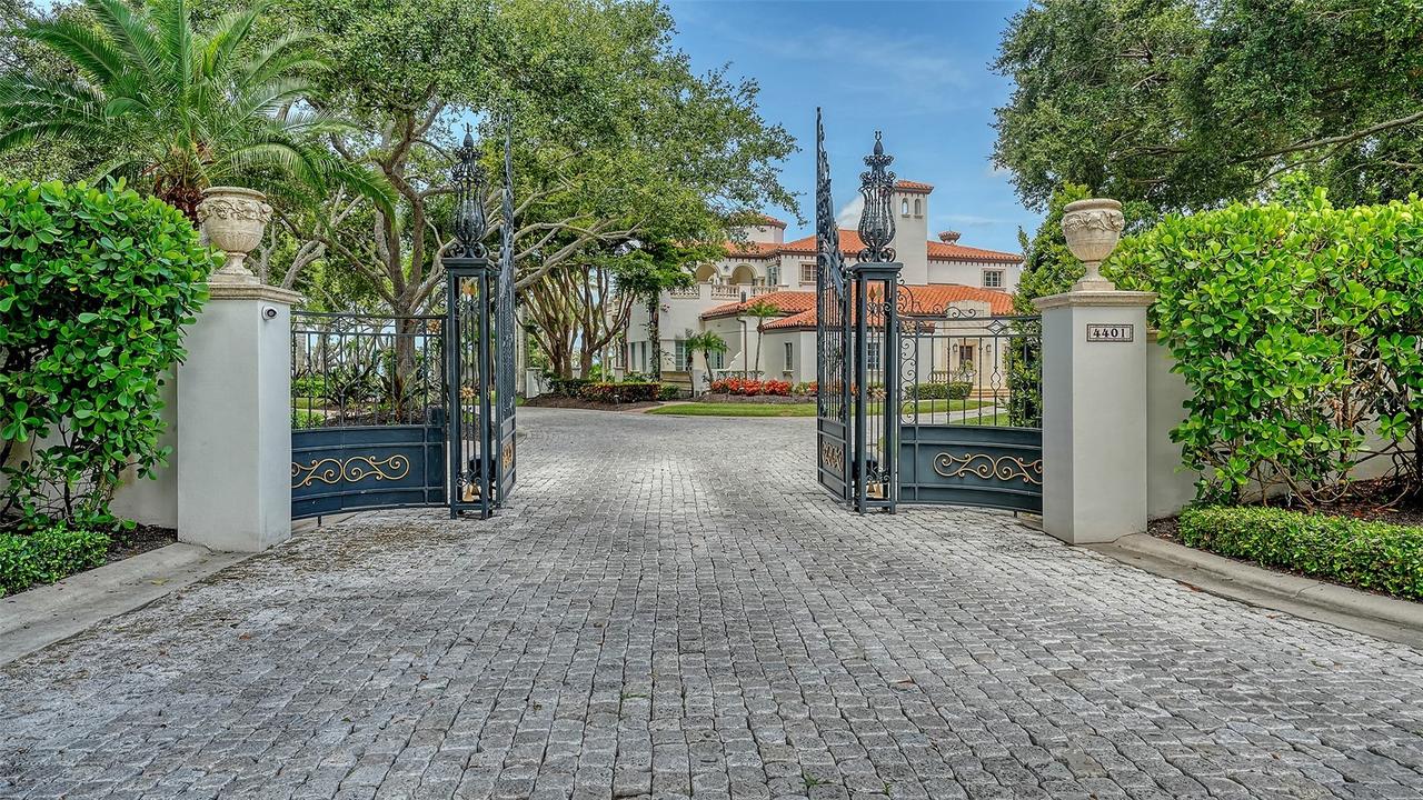 4401 Bay Shore Rd., Sarasota, FL 34234