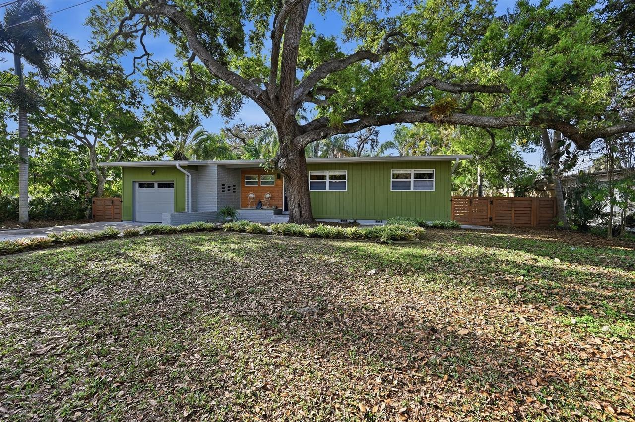 952 46th St., Sarasota, FL 34234