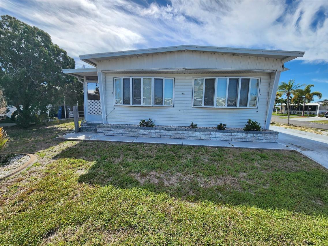 305 Batan Ct., Bradenton, FL 34207