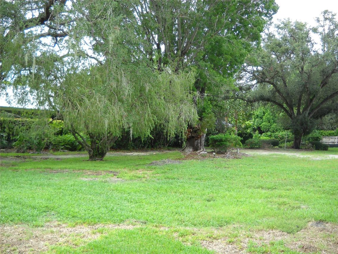 1749 Cherokee Dr., Sarasota, FL 34239