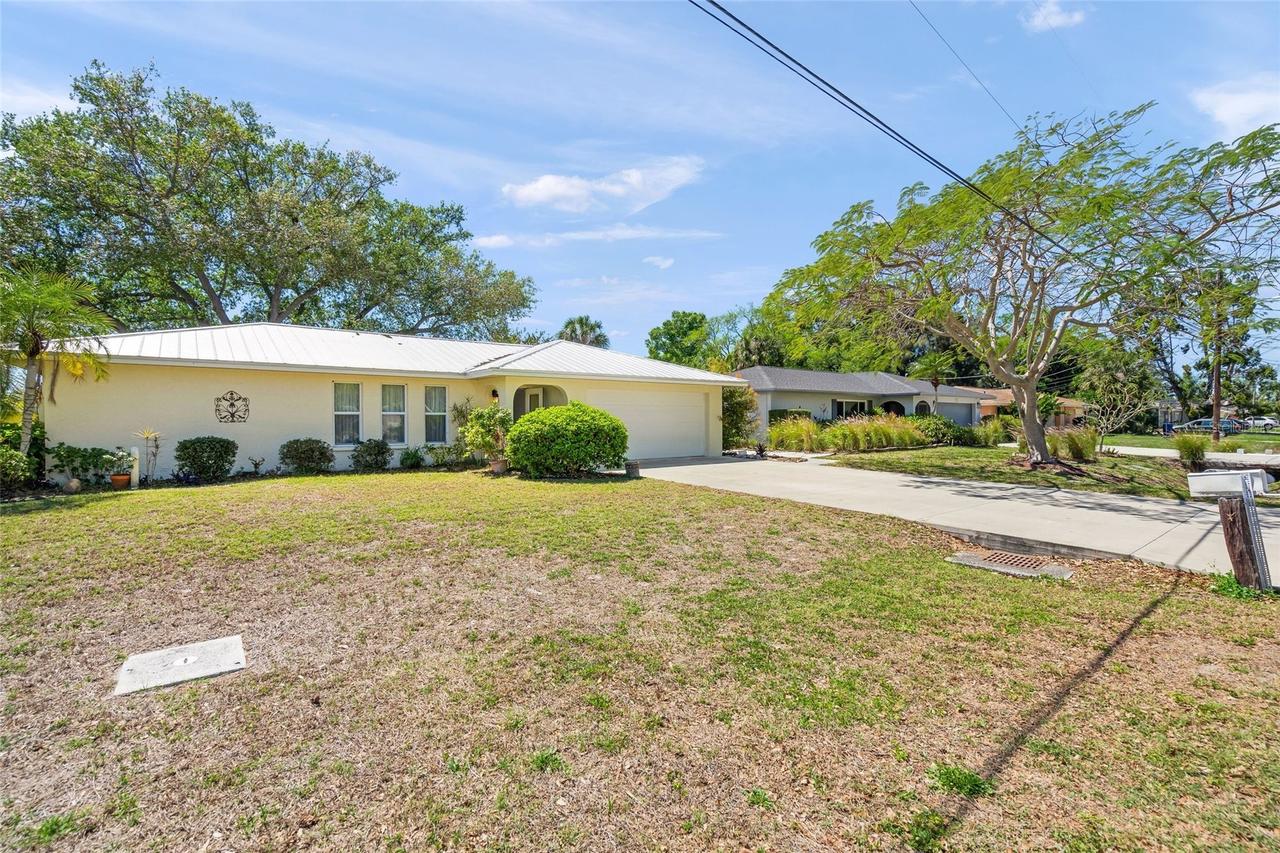 4662 Beacon Dr., Sarasota, FL 34232