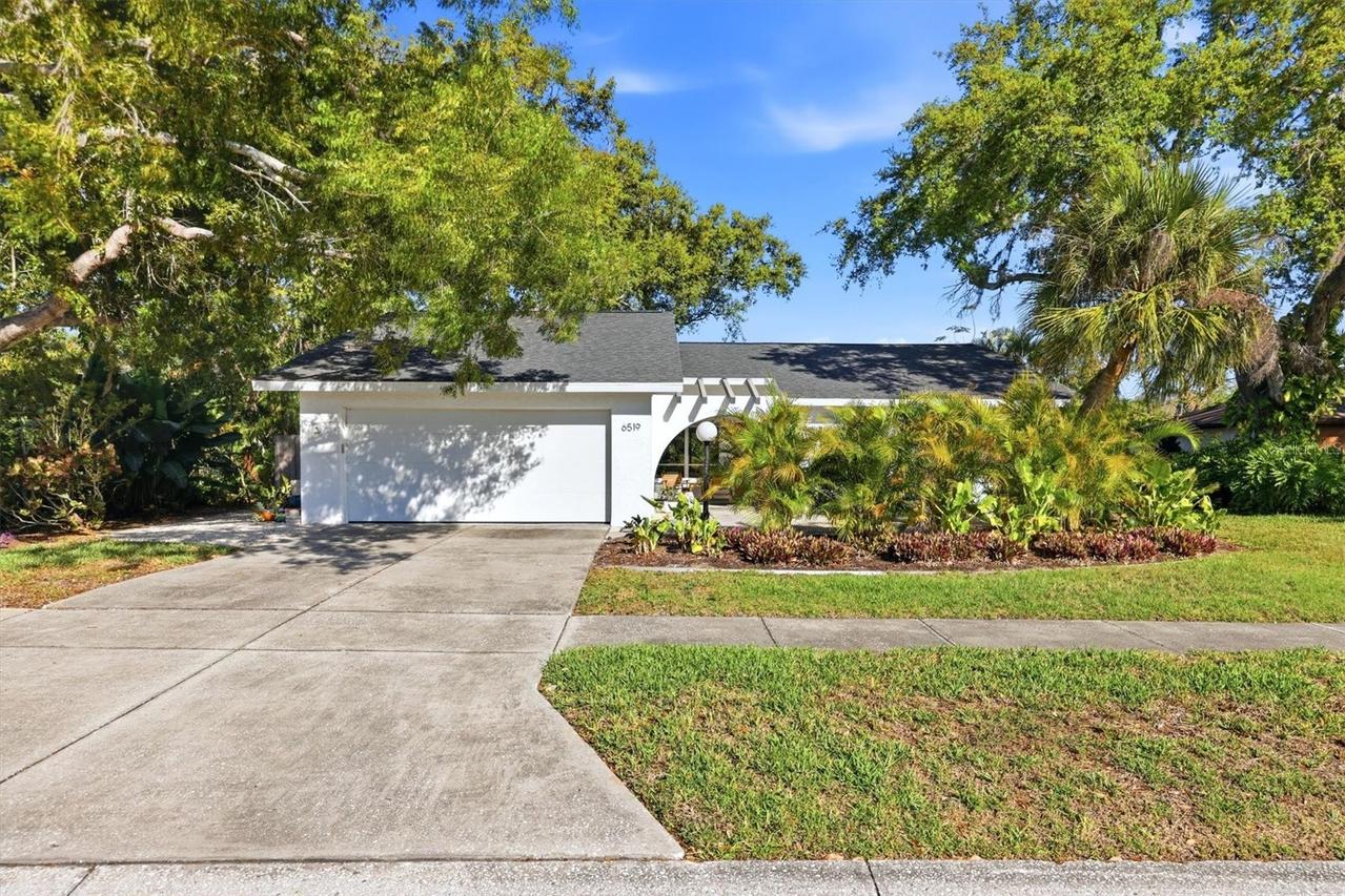 6519 Waterford Cir., Sarasota, FL 34238