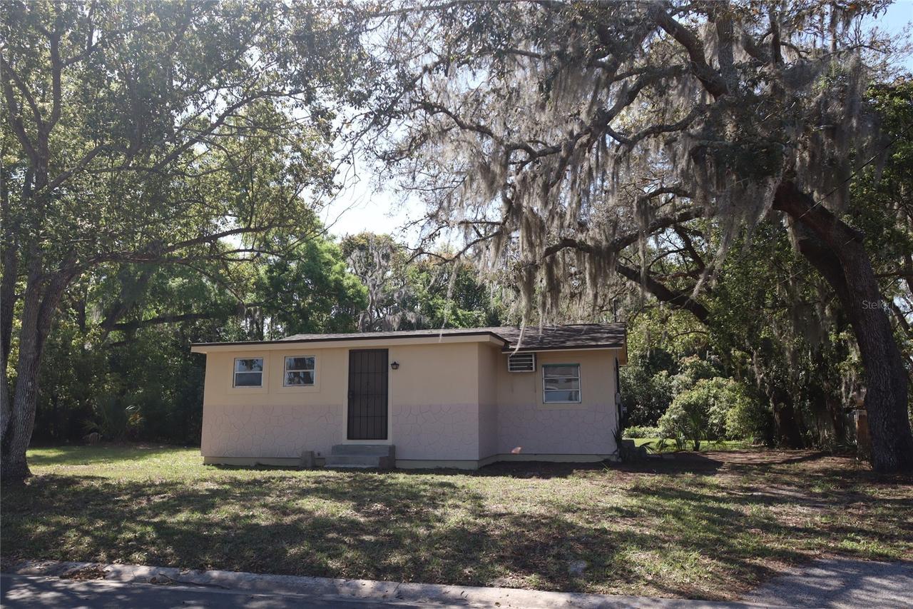 2024 Dixie Ave., Eustis, FL 32726