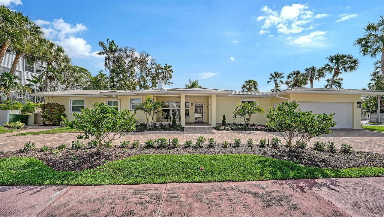 375 N Washington Dr., Sarasota, FL 34236