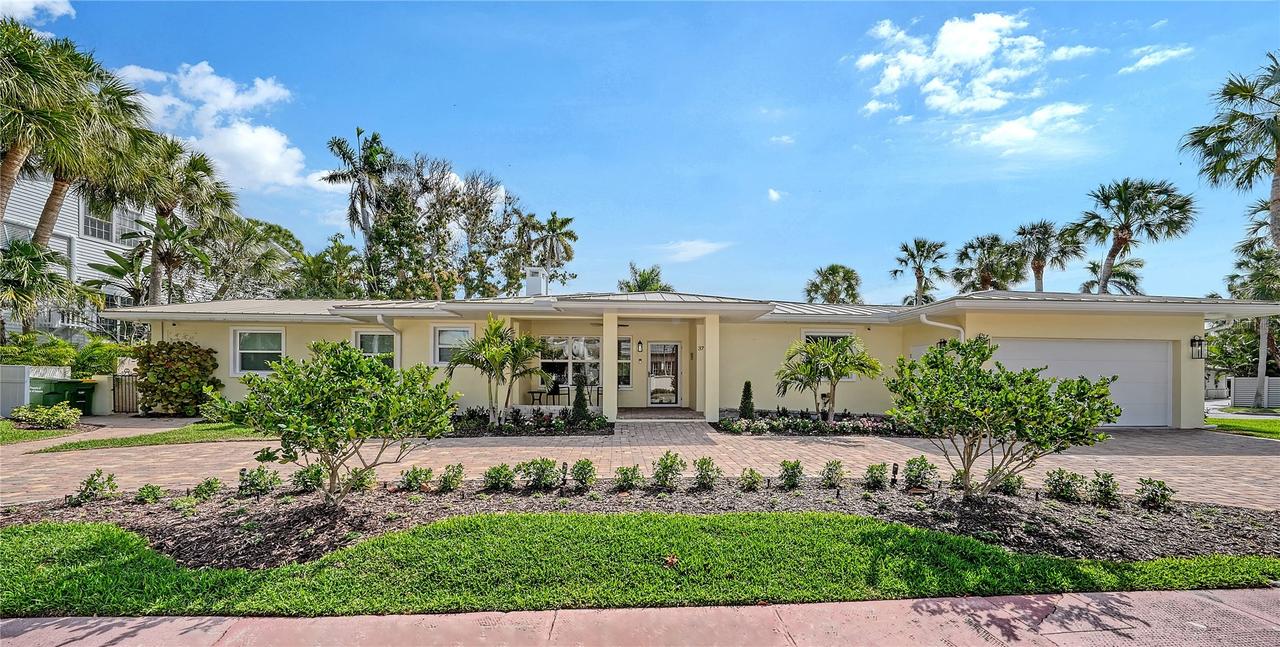 375 N Washington Dr., Sarasota, FL 34236