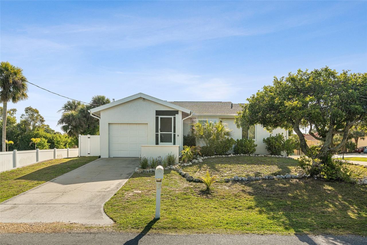 2600 Palmetto St., Nokomis, FL 34275