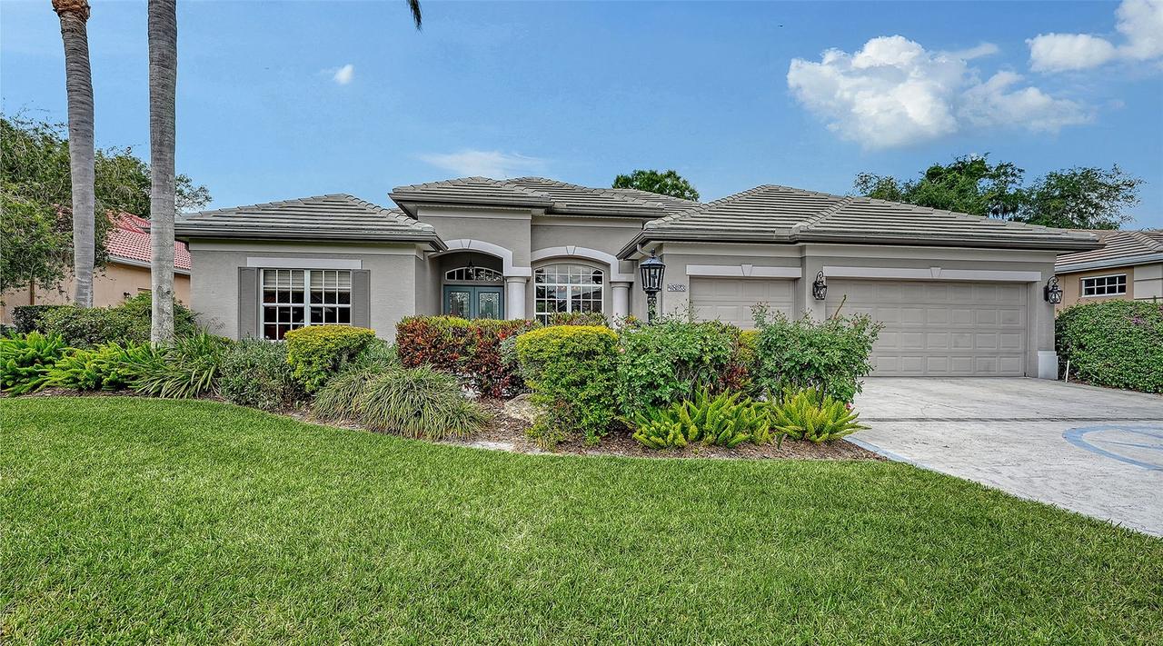 4823 Carrington Cir., Sarasota, FL 34243
