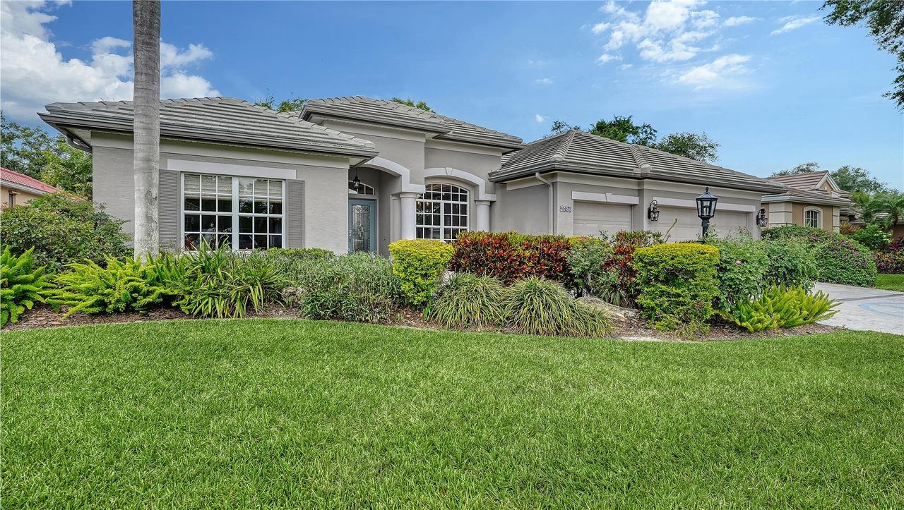 4823 Carrington Cir., Sarasota, FL 34243