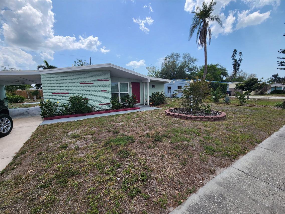 2120 Bayshore Gardens Pkwy., Bradenton, FL 34207