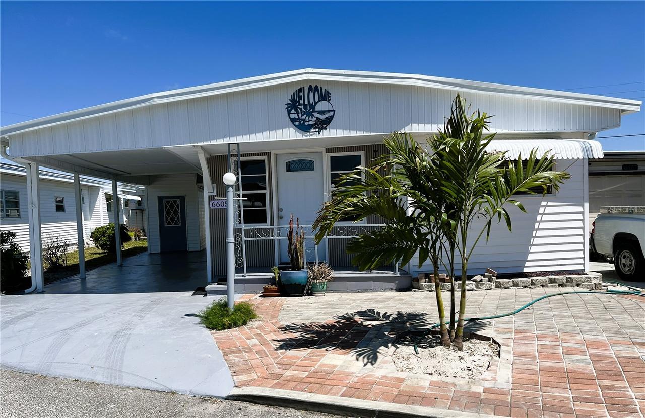 6605 Connecticut St., Bradenton, FL 34207