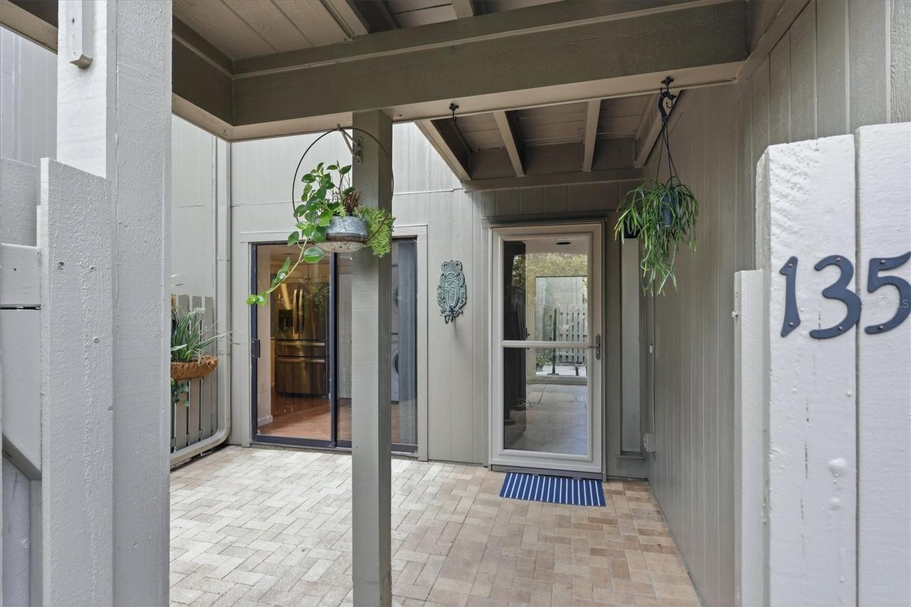 135 Woodland Pl., Osprey, FL 34229