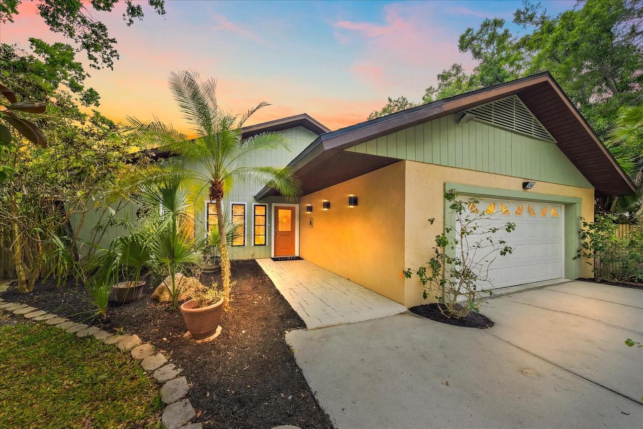 3246 Maiden Ln., Sarasota, FL 34231