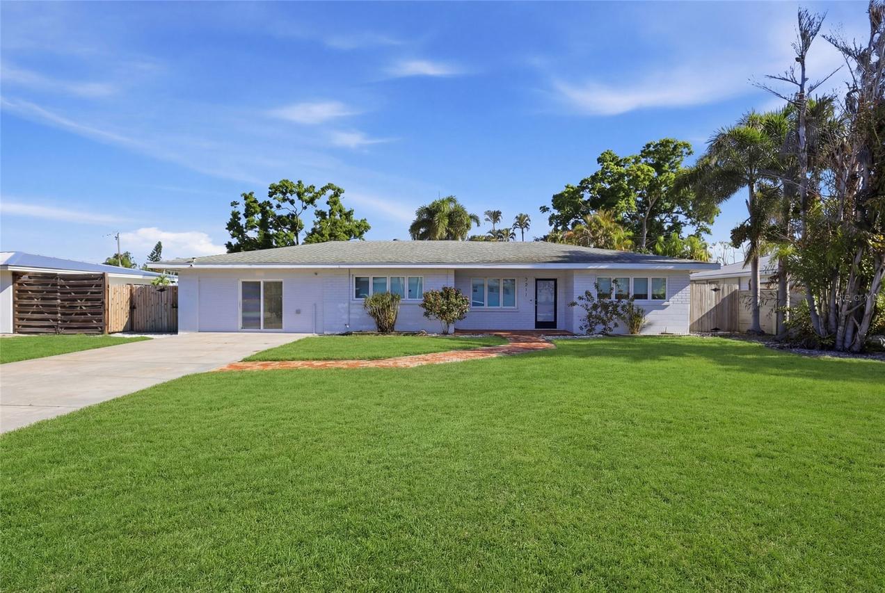 2311 Sunnyside Pl., Sarasota, FL 34239