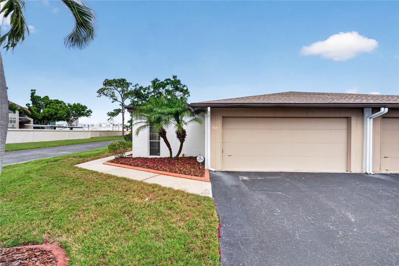 3501 N Village Ct. #220, Sarasota, FL 34231