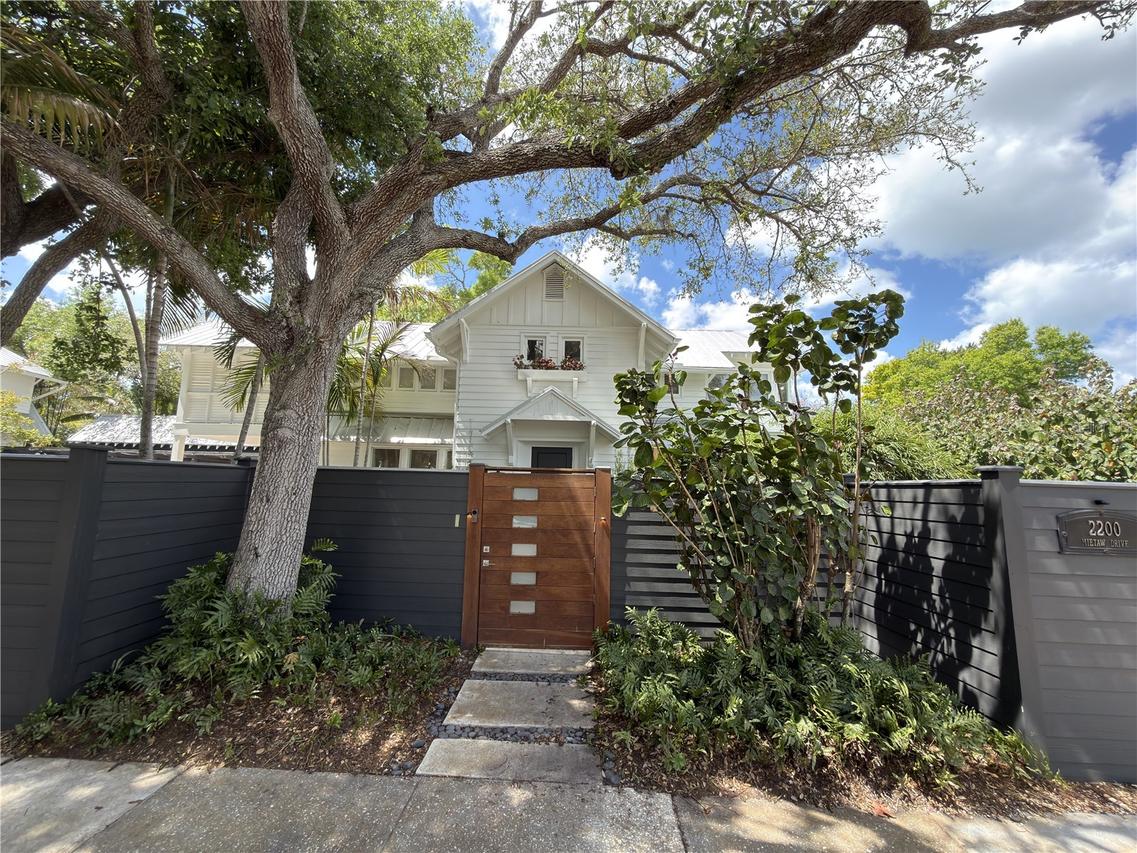2200 Mietaw Dr., Sarasota, FL 34239