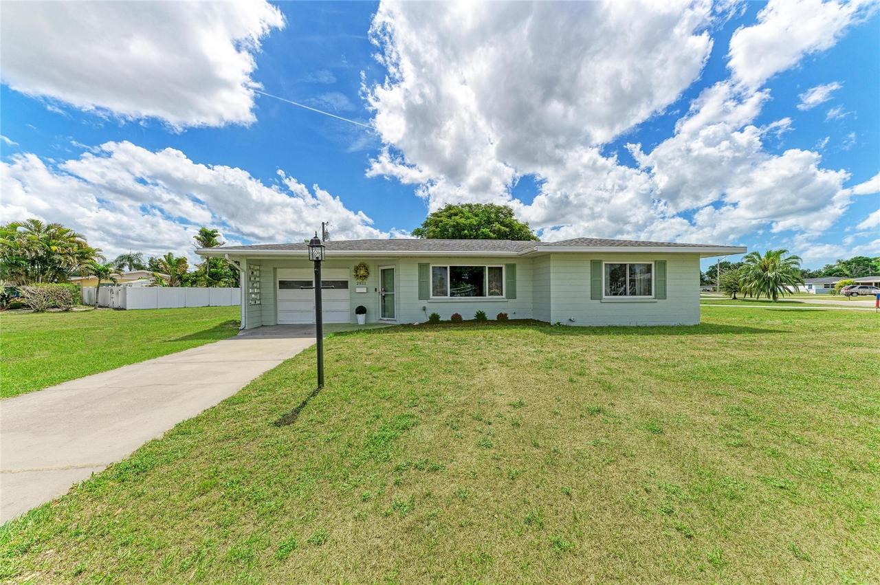 2811 33rd Ave., Bradenton, FL 34205