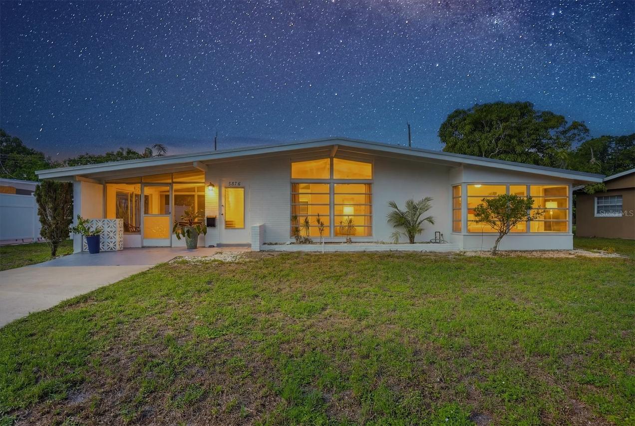 3876 Prudence Dr., Sarasota, FL 34235