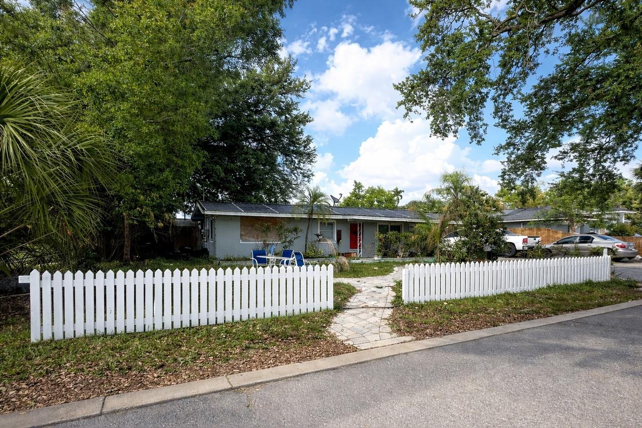 1525 7th Avenue Dr., Bradenton, FL 34208