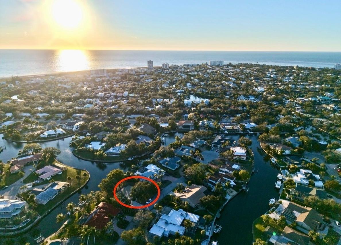 822 Paradise Way, Sarasota, FL 34242