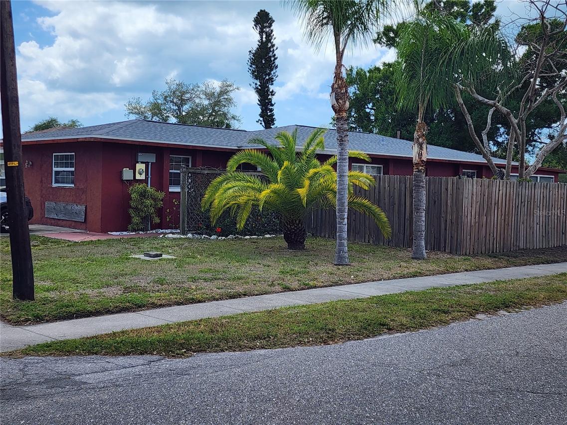 3050 8th St., Sarasota, FL 34237