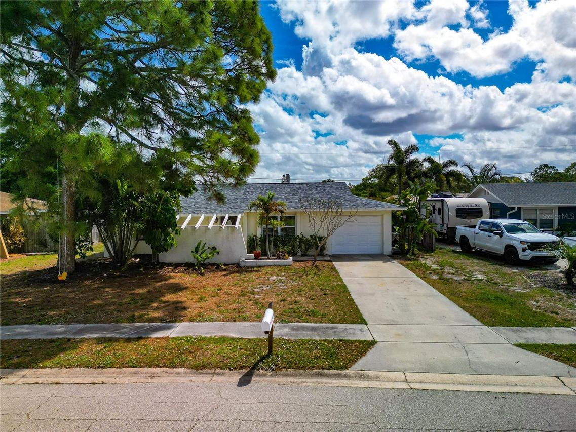 2529 Golden Poinciana Pl., Sarasota, FL 34232