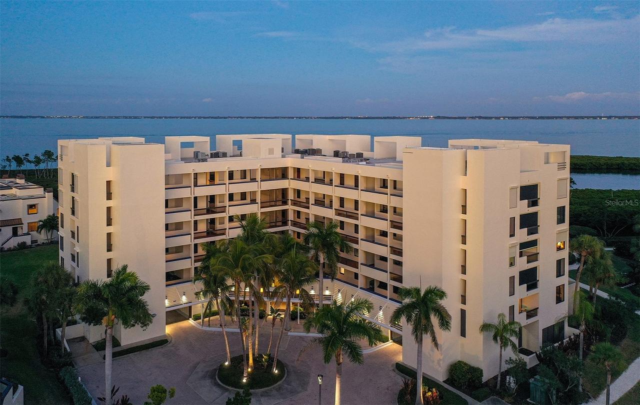 1932 Harbourside Dr. #242, Longboat Key, FL 34228