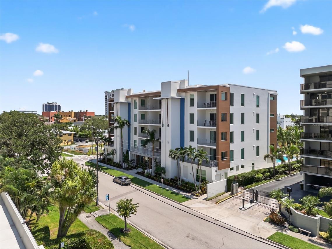 711 S Palm Ave. #302, Sarasota, FL 34236