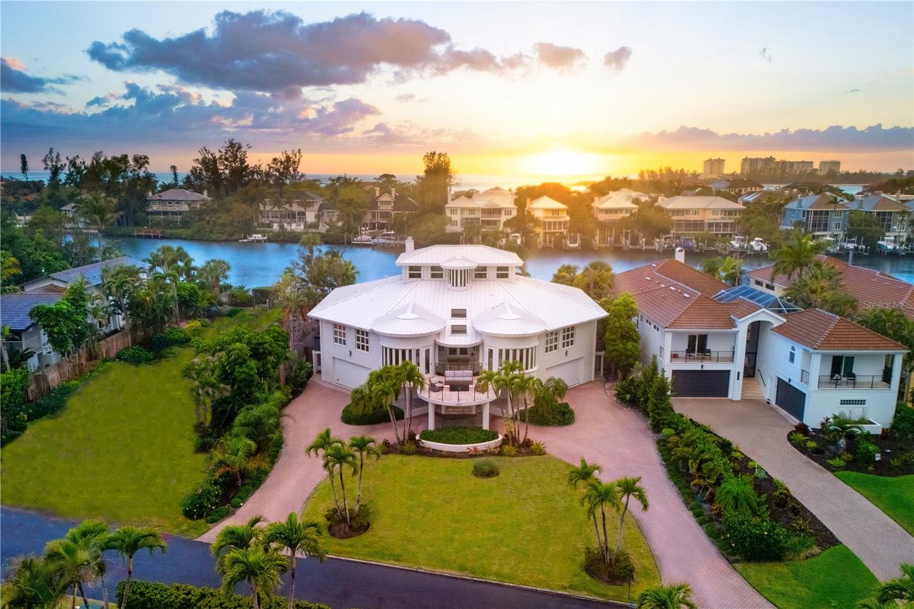 4034 Roberts Point Rd., Sarasota, FL 34242