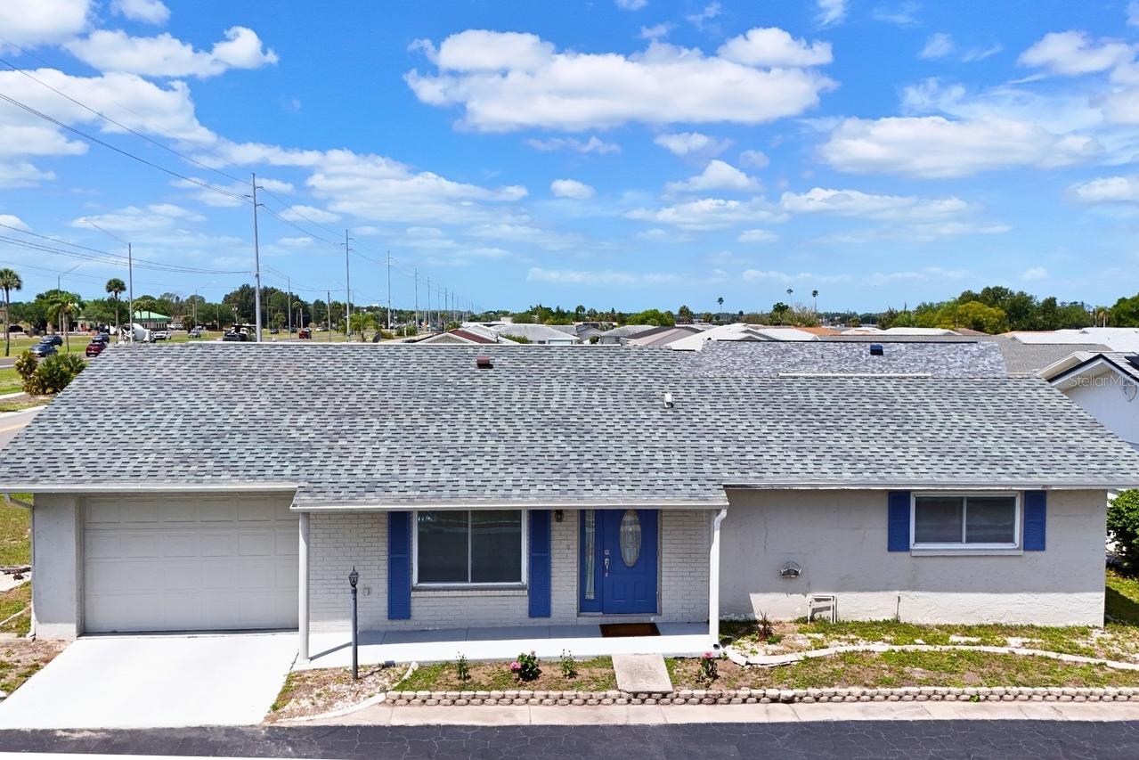 702 Huxley Pl., Sun City Center, FL 33573