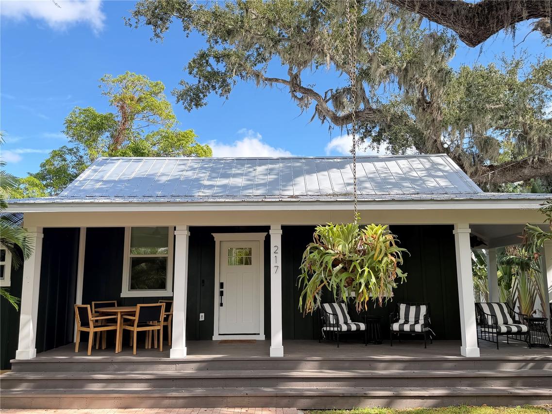 217 9th St., Bradenton, FL 34208