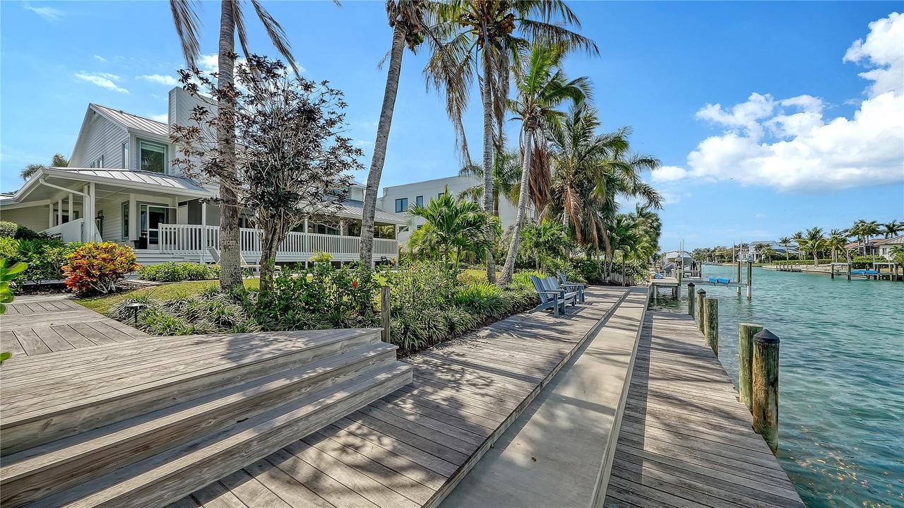 476 Meadow Lark Dr., Sarasota, FL 34236