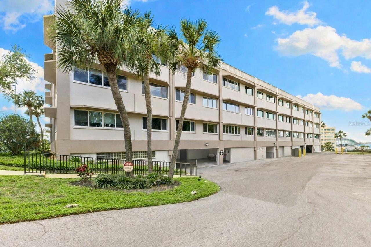 100 Bluff View Dr. #207B, Belleair Bluffs, FL 33770