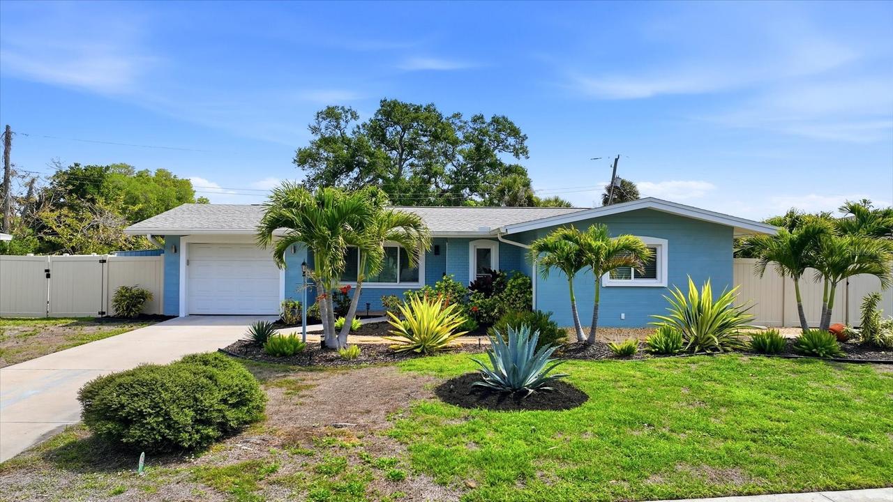 2486 Breakwater Cir., Sarasota, FL 34231