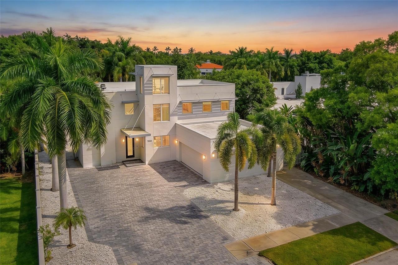 1751 Hawthorne St., Sarasota, FL 34239