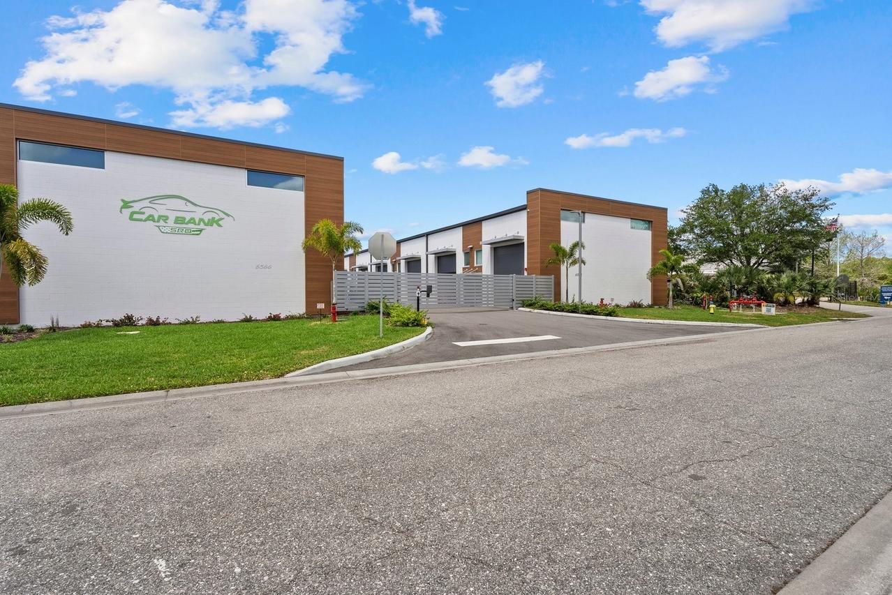 6566 Palmer Park Cir. #1, Sarasota, FL 34238