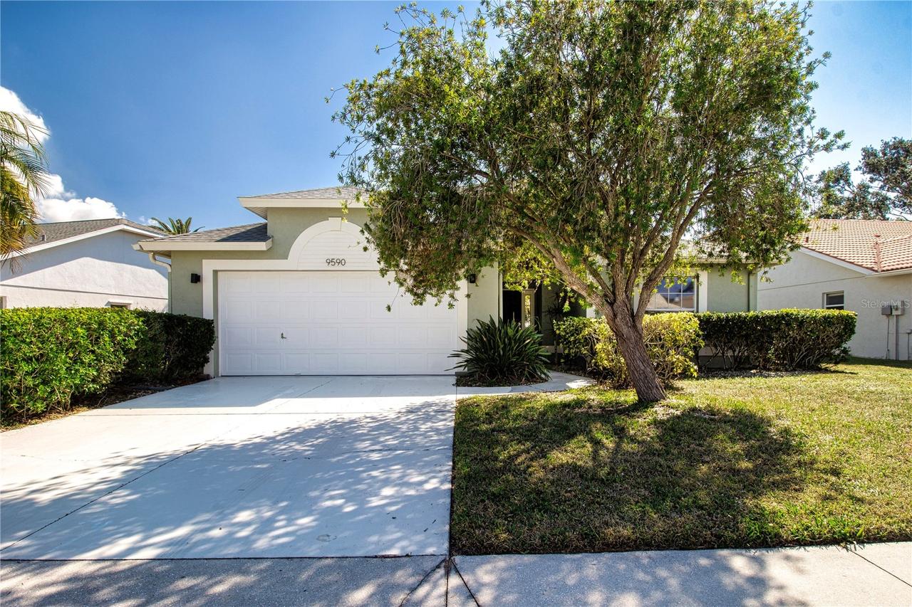 9590 Knightsbridge Cir., Sarasota, FL 34238